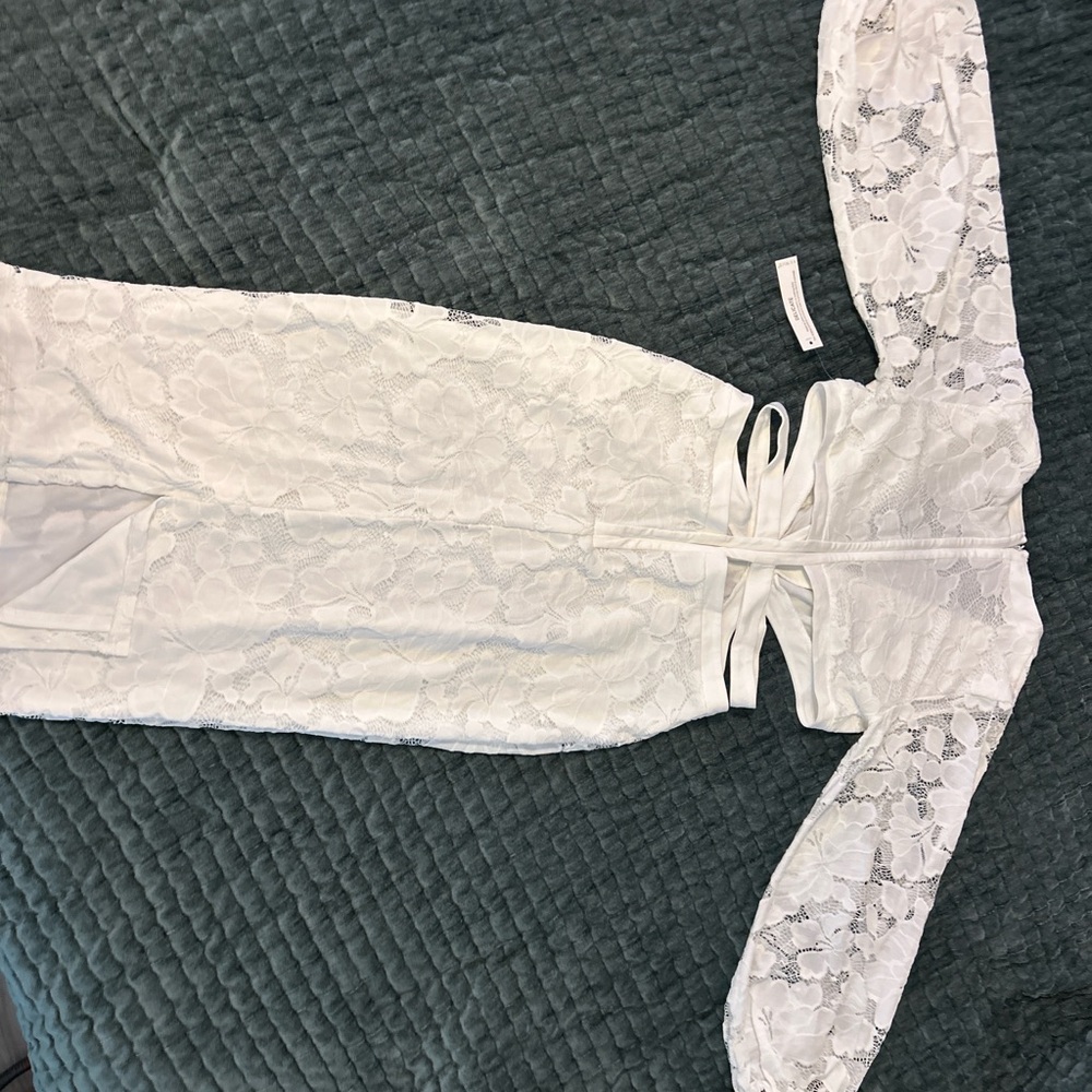 VENUS White Lace Robe